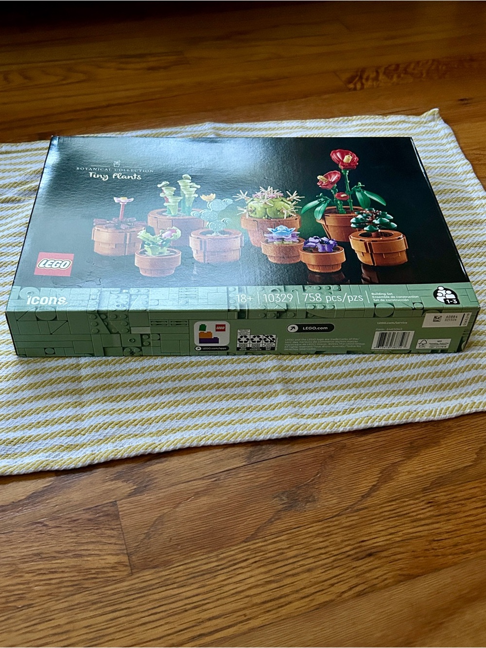 LEGO Icons Botanical Collection Tiny Plants set (10329) - Picture 11 of 11